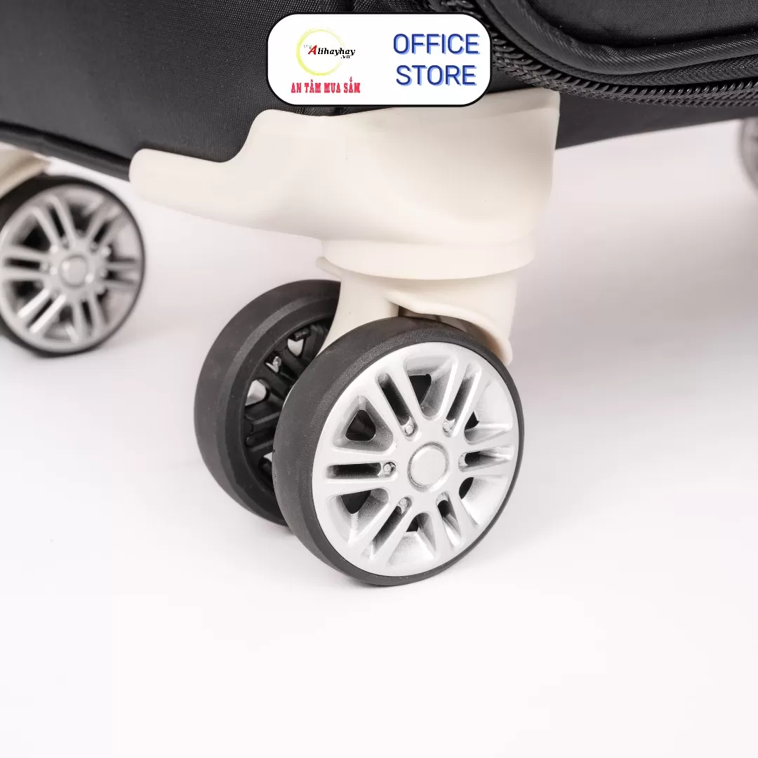 Vali vải kéo thời trang Luxury MONDEE màu xanh gồm có 4 size (20-24-28-32) phù hợp với từng nhu cầu du lịch khác nhau