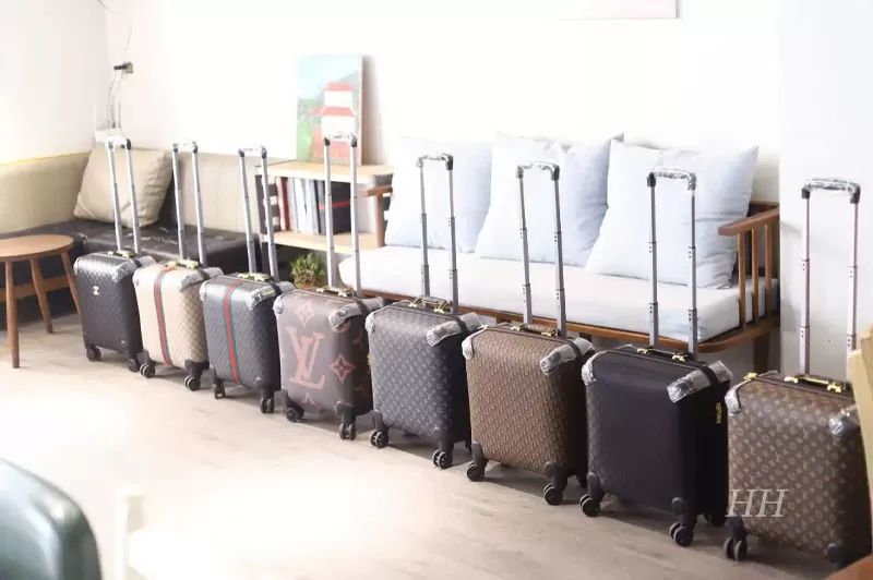 vali kéo đẹp nhiều màu Logo thương hiệu