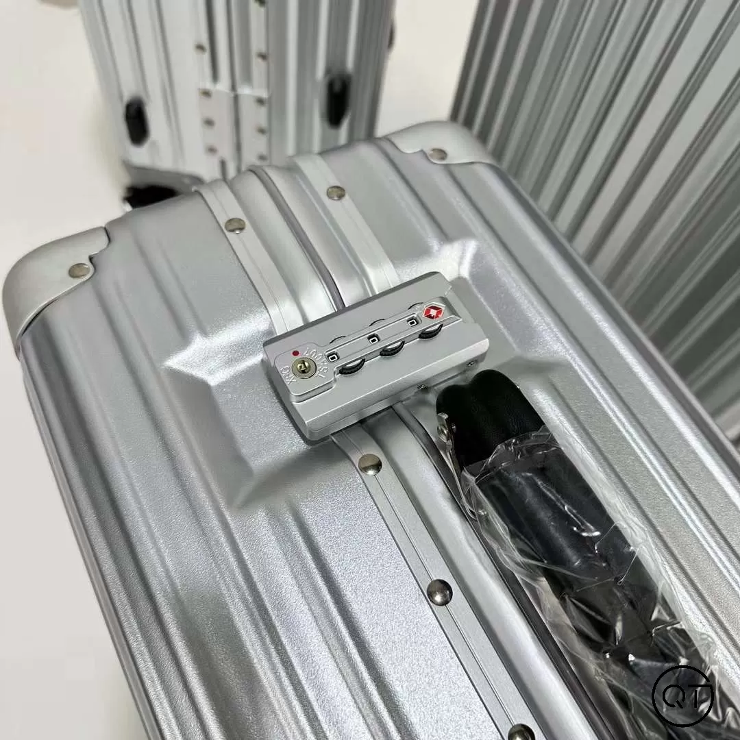 Luxury model Rimowa Classic tay da  2024