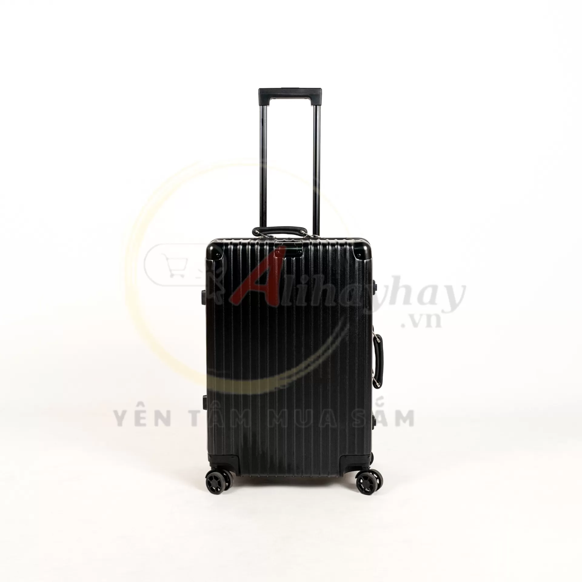 Luxury model Rimowa Classic tay da màu đen  2024