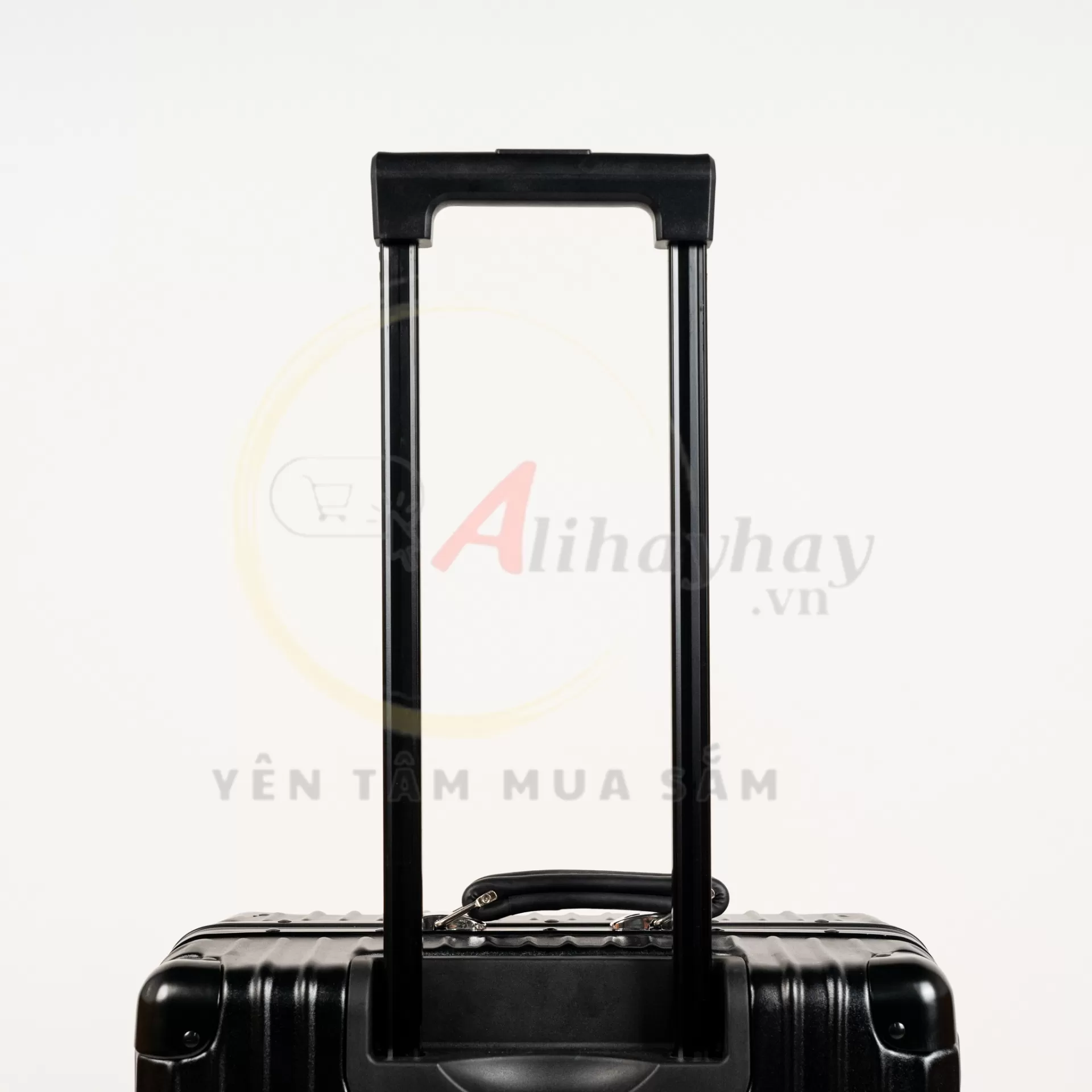 Luxury model Rimowa Classic tay da màu đen  2024