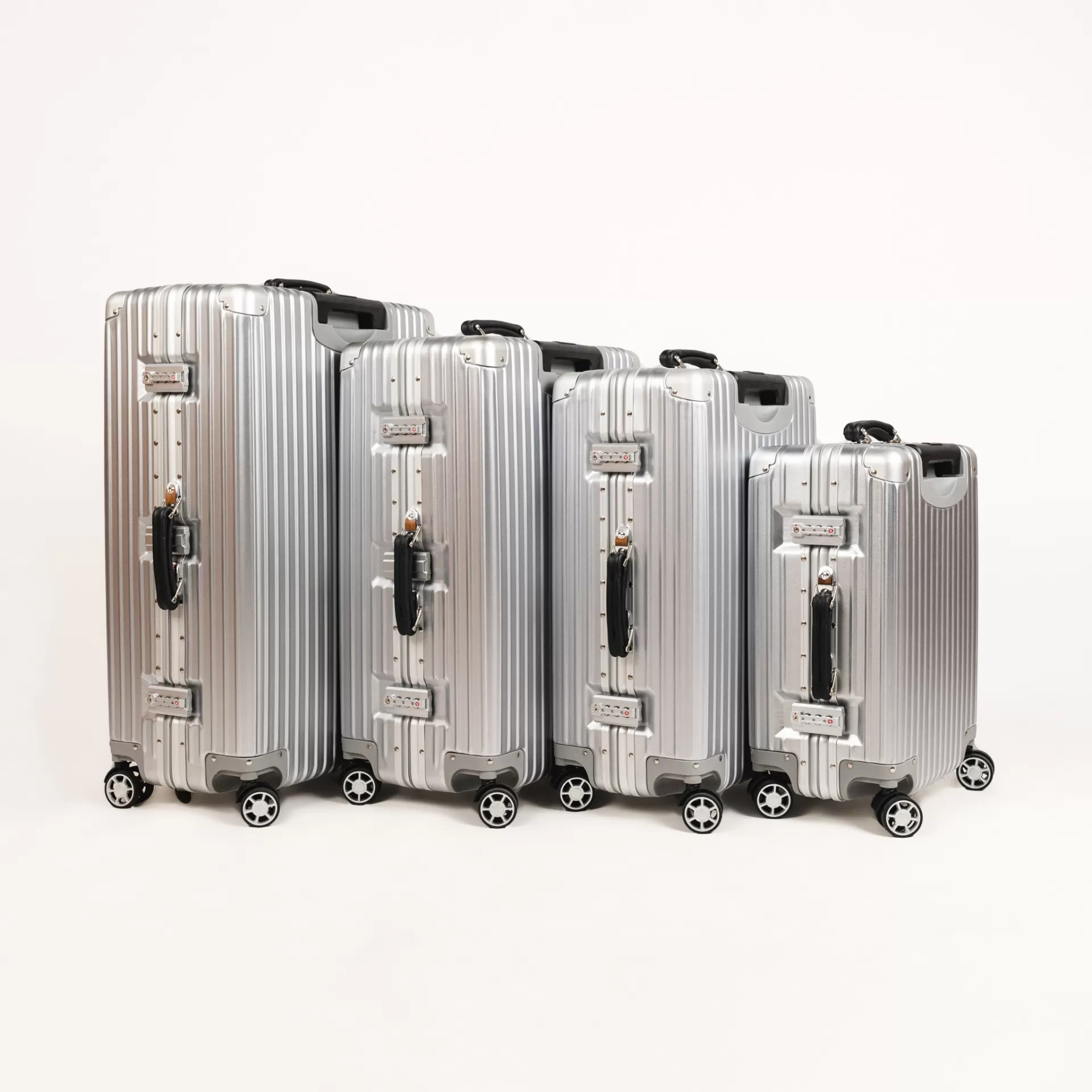 Luxury model Rimowa Classic tay da  2024