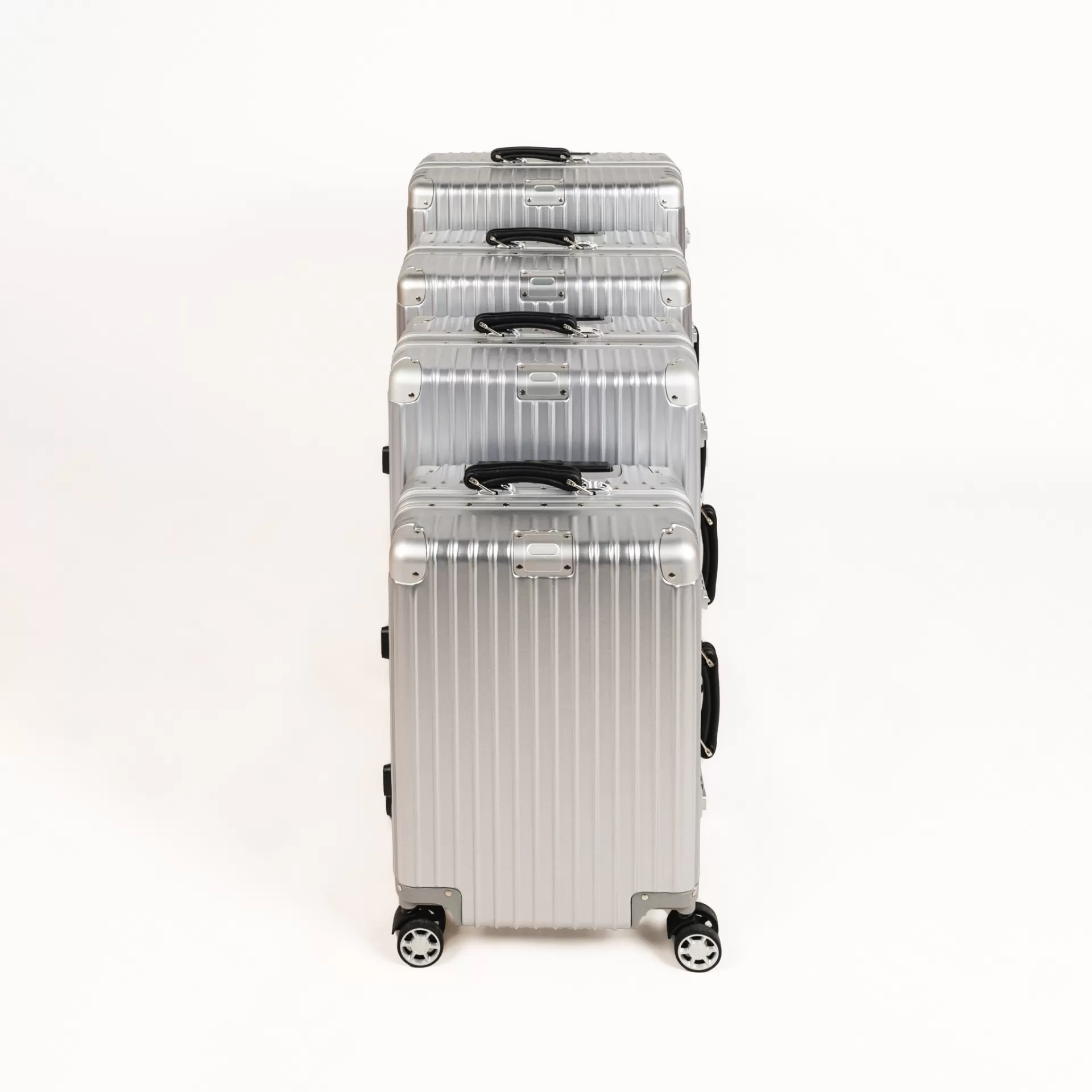 Luxury model Rimowa Classic tay da  2024