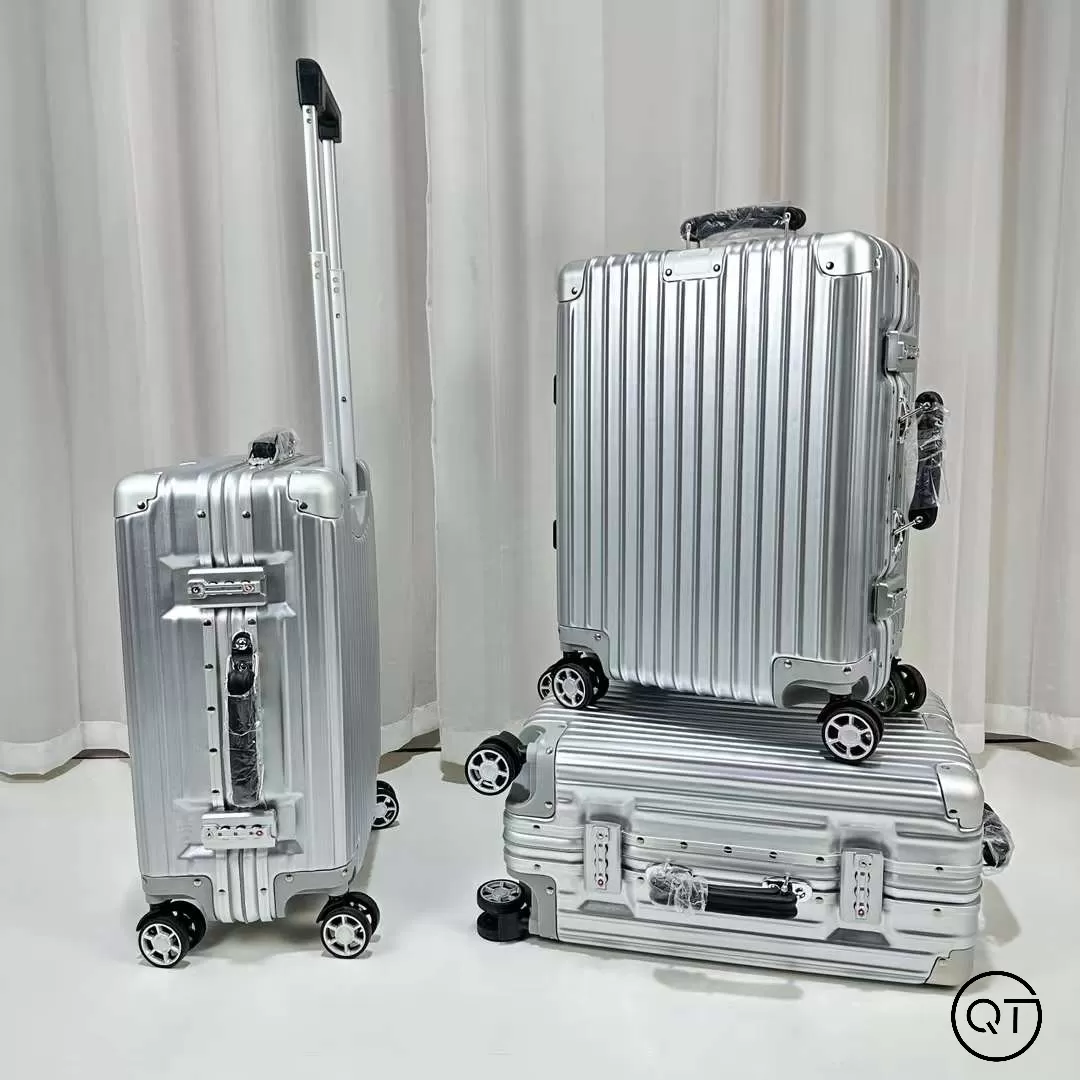 Luxury model Rimowa Classic tay da  2024