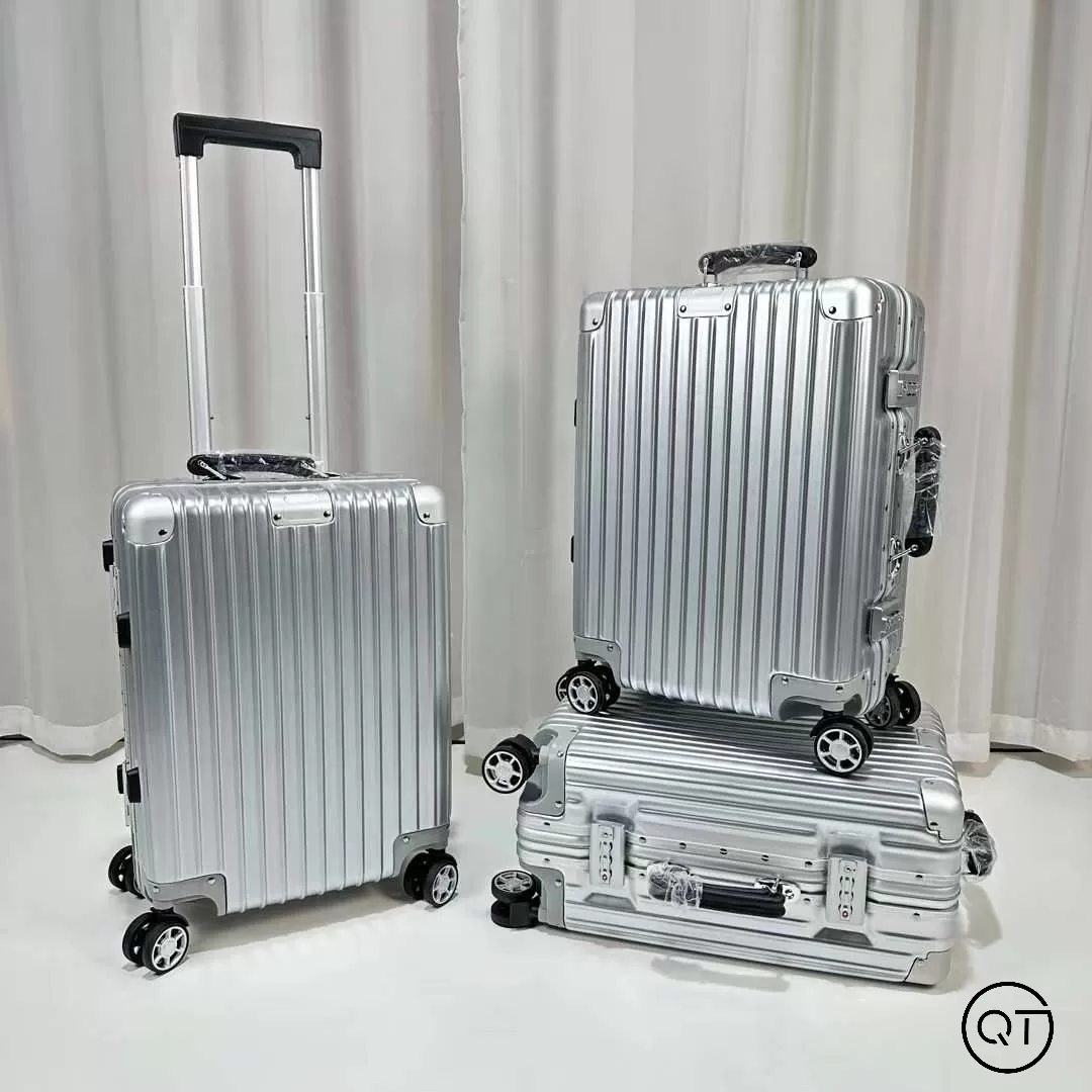 Luxury model Rimowa Classic tay da  2024