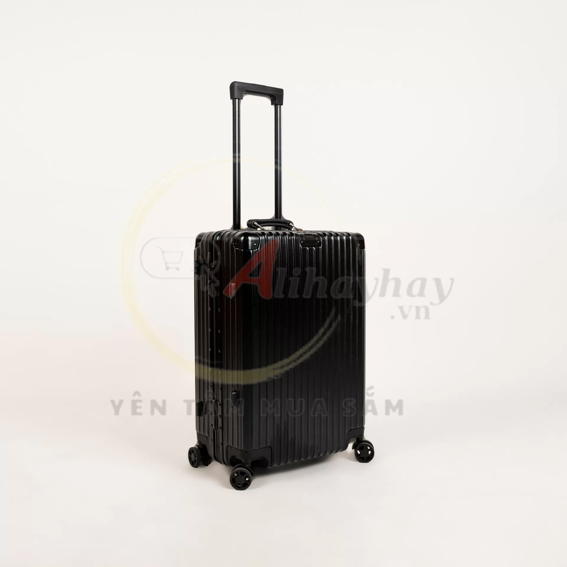 Luxury model Rimowa Classic tay da màu đen  2024