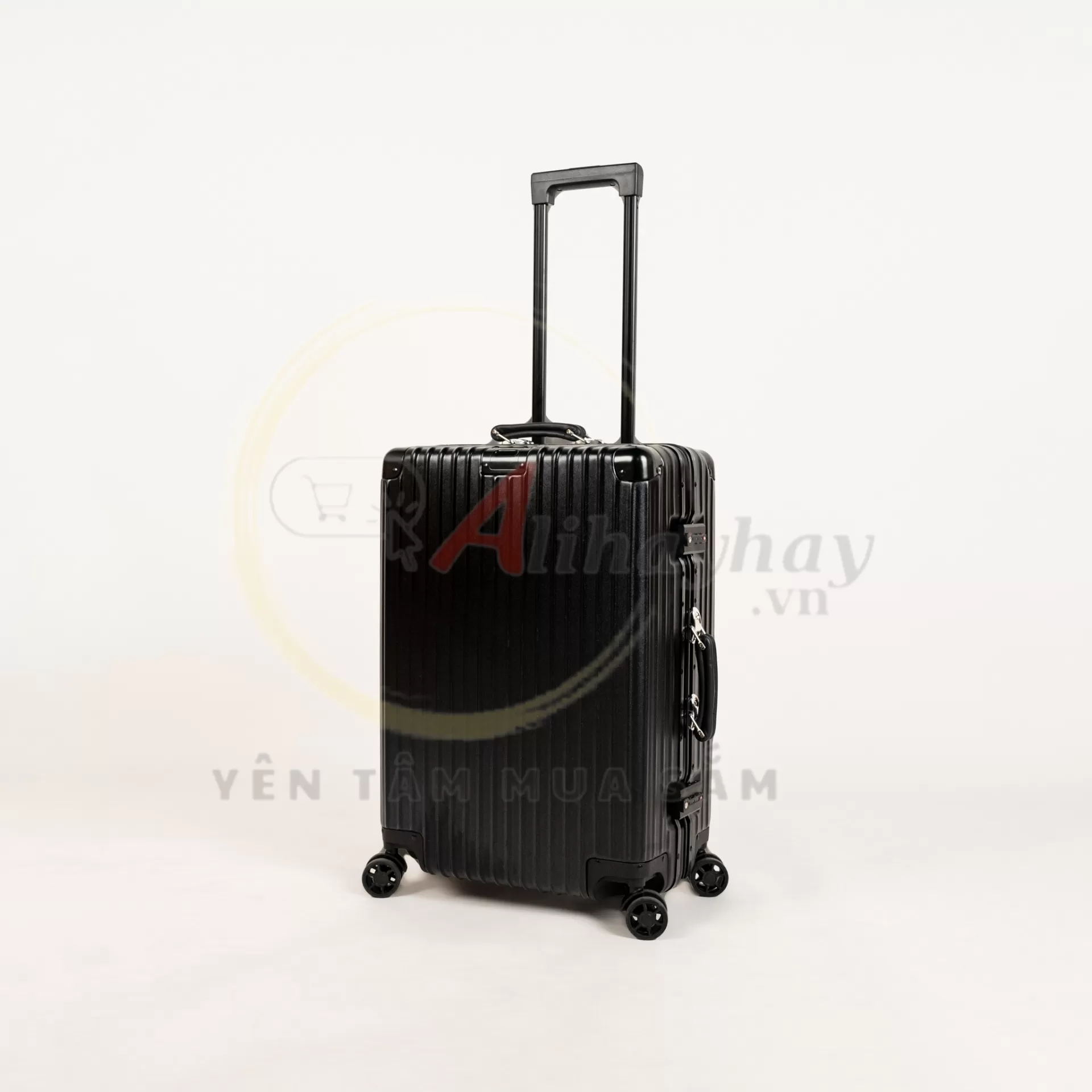 Luxury model Rimowa Classic tay da màu đen  2024