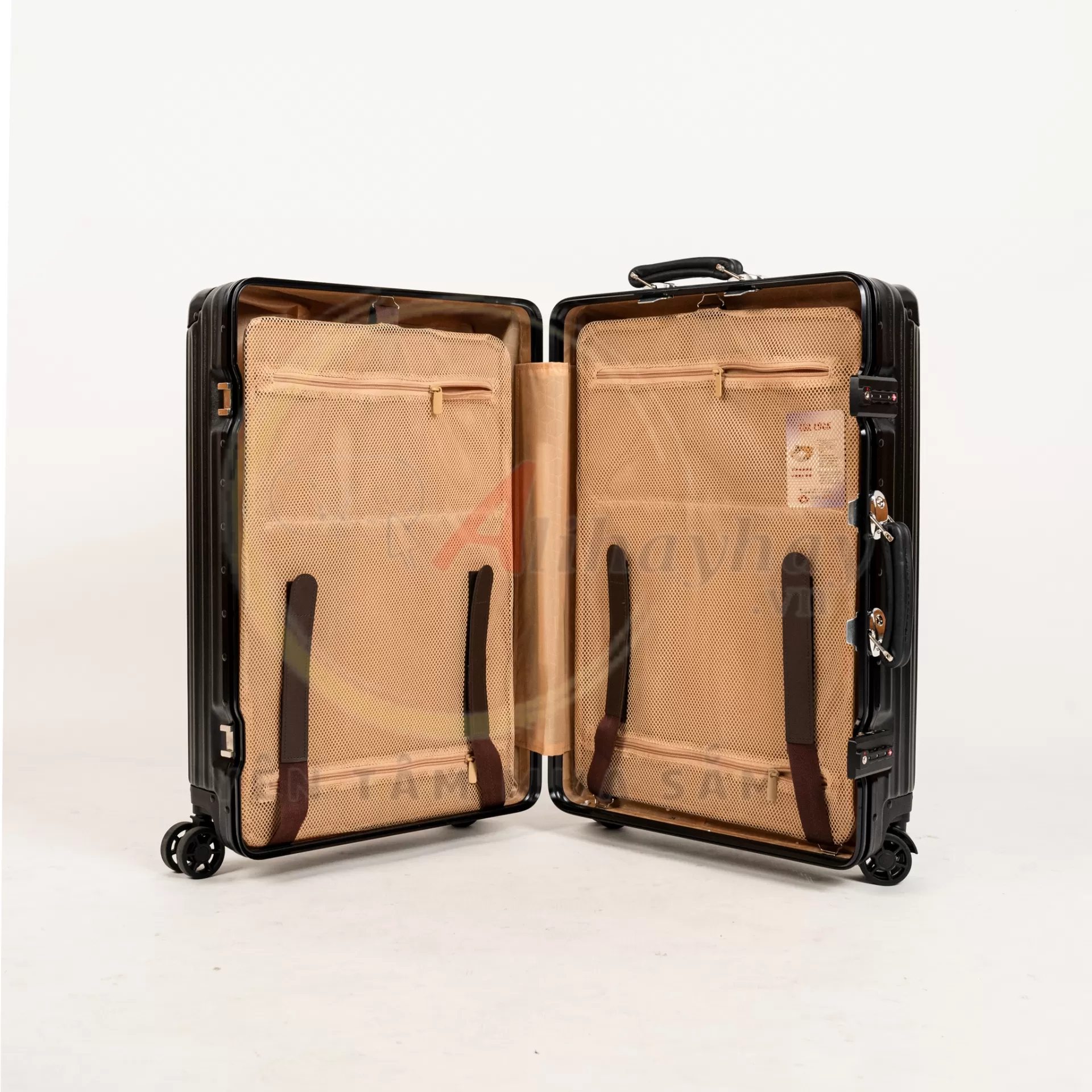 Luxury model Rimowa Classic tay da màu đen  2024