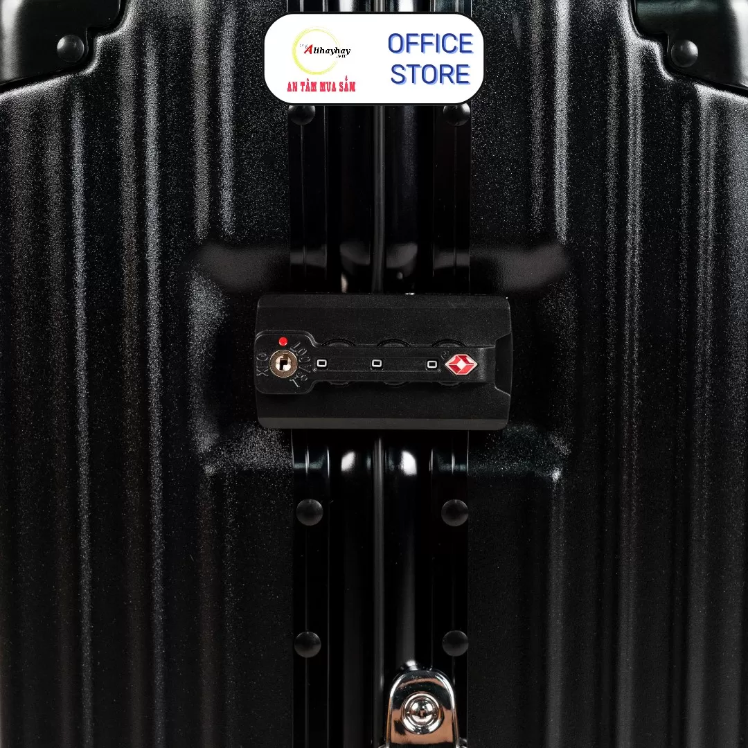 Luxury model Rimowa Classic tay da màu đen  2024