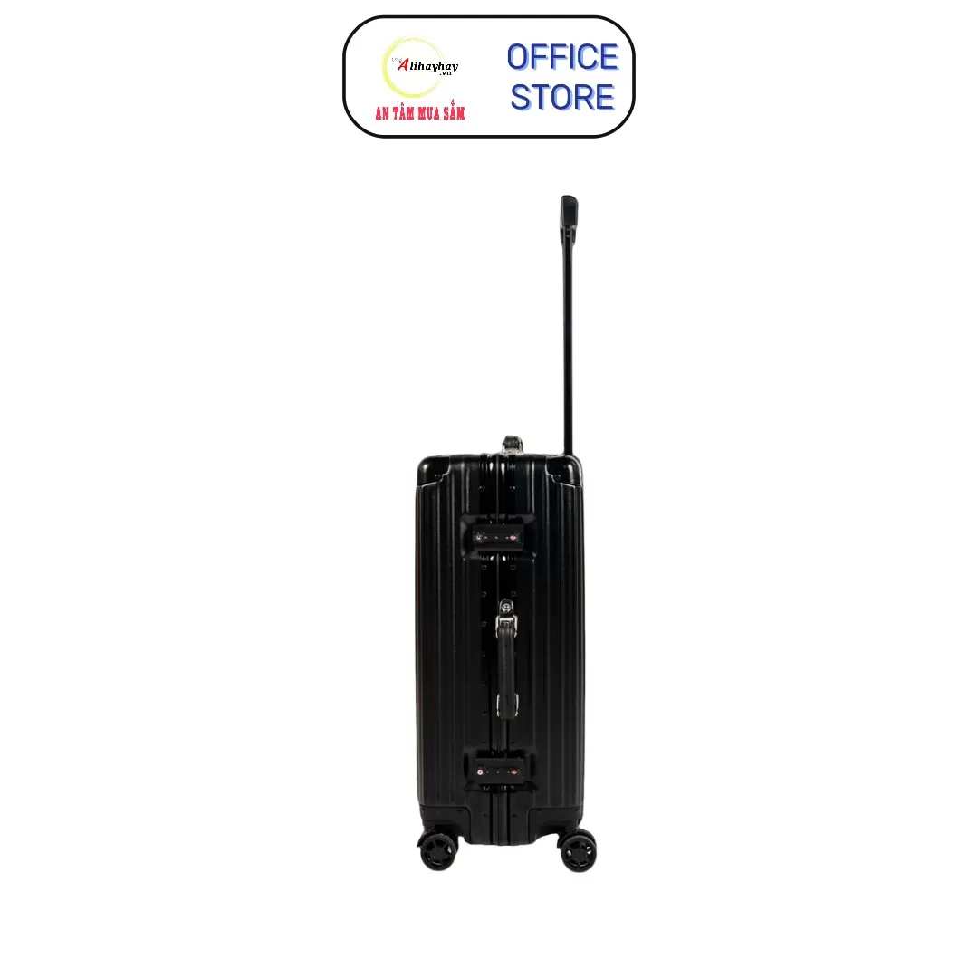 Luxury model Rimowa Classic tay da màu đen  2024