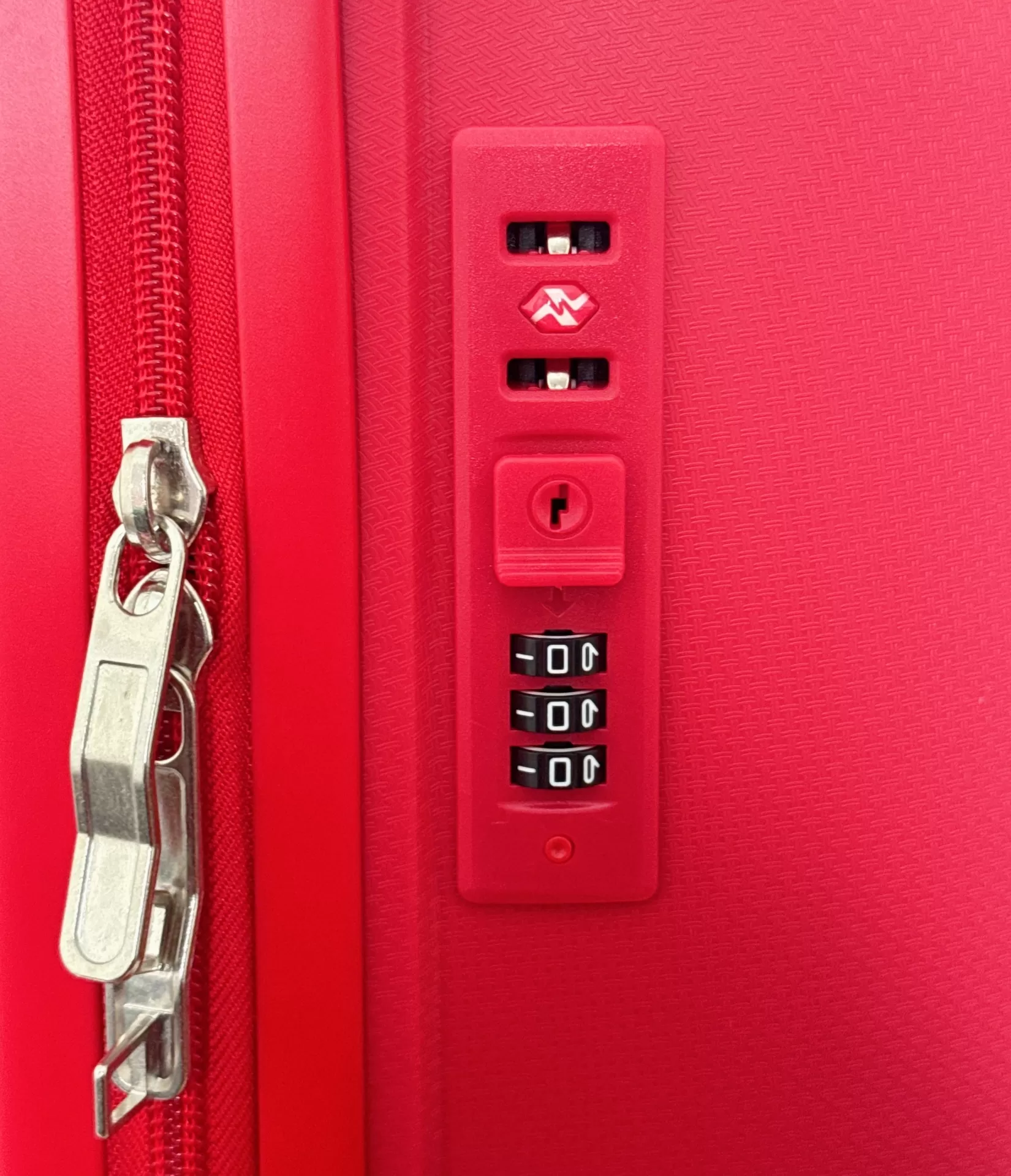 Vali nhựa PP - RIVANO màu đỏ